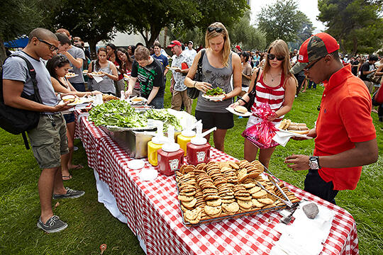 People get food at the New Student Barbecue