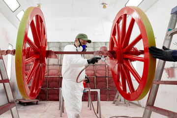 Rick Agrellas spray paints the Fremont Cannon's wheels