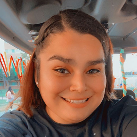 Headshot of Lesly Zencana