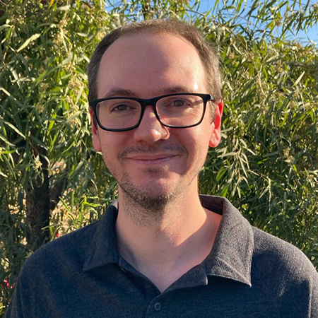 Outdoor headshot of Hannes Bouser