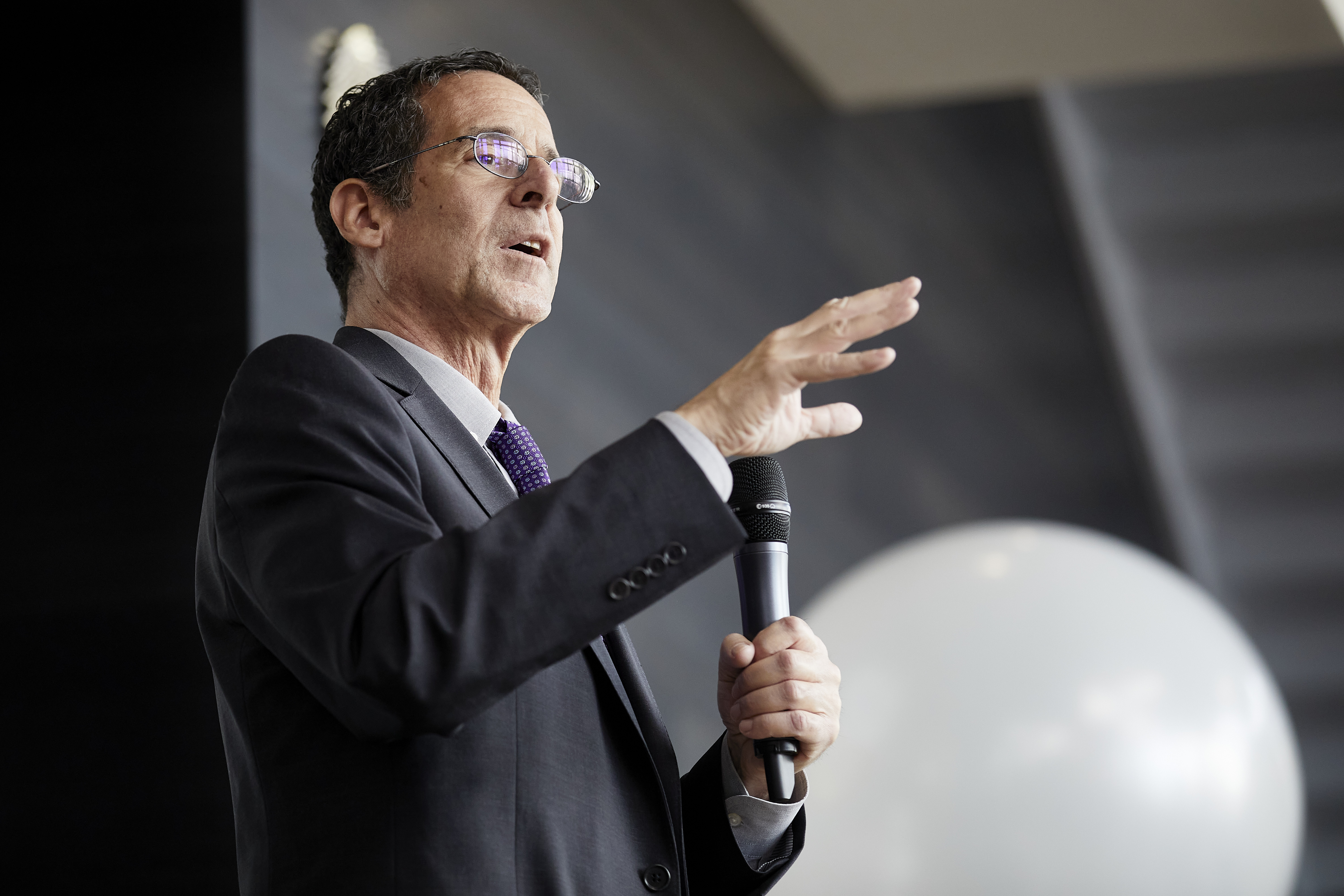 Photo of Dr. Robert E. Lang