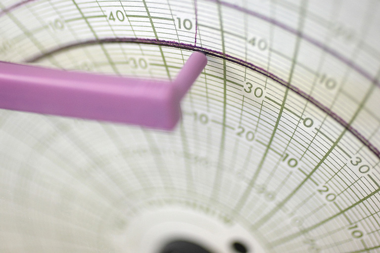 Measuring device writing data onto chart