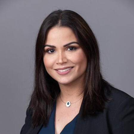 isabel's headshot photo