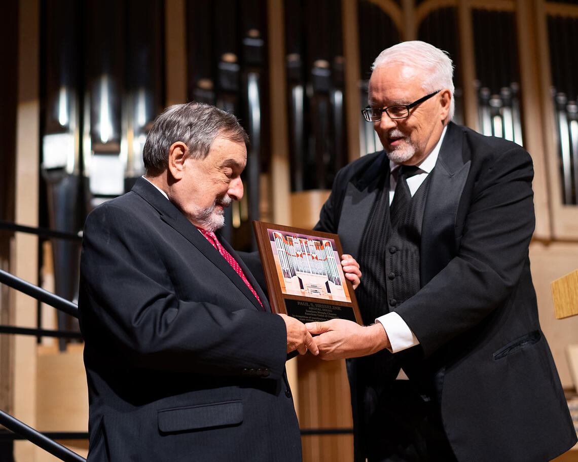 Steve Wright presents Paul Hesselink with a plaque expressing the gratitude of the chapter for Paul’s dedication and service to the organ recital series. PHOTO CREDIT: Dorothy Riess