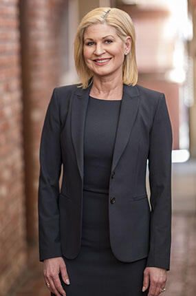 Half-body photo of April Becker