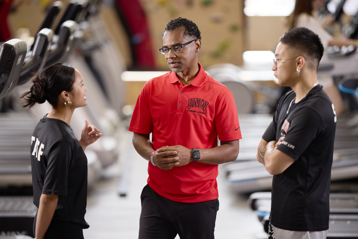 Keith Rogers talking with 2 student recreation staff members