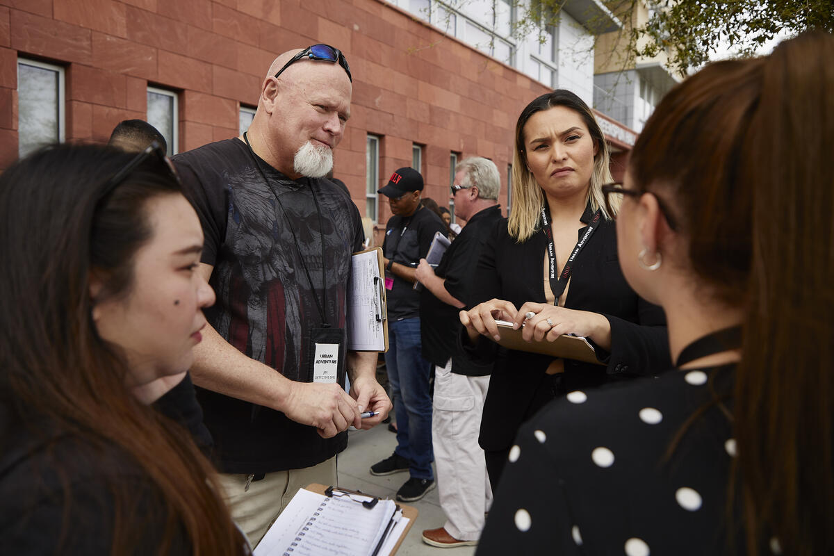 Jim Stelk talks to three students during the Urban Adventure class.