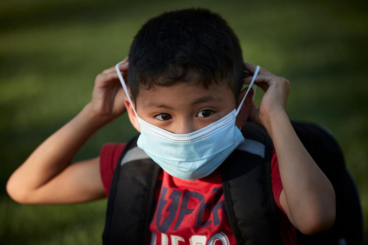 Kid with backpack and mask