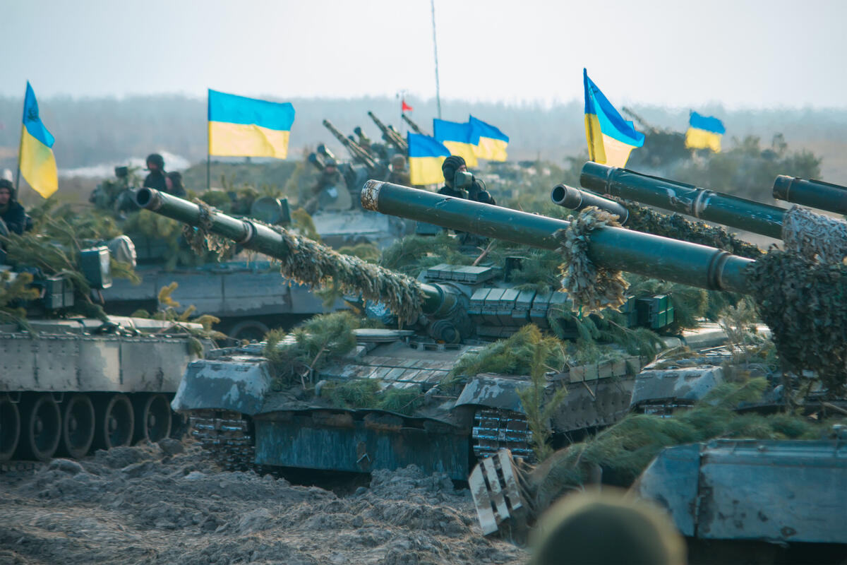 tanks with Ukrainian flag