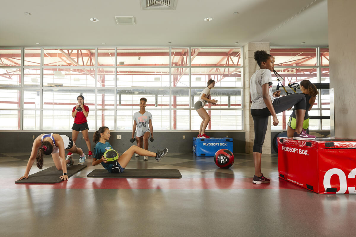 A group of students exercising at the Student Recreation and Wellness Center.