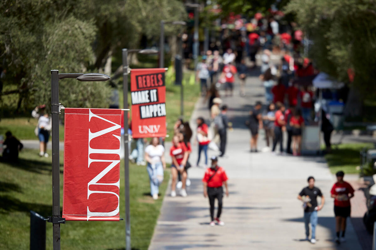 Photo of a crowd of students walking down a UNLV walkway