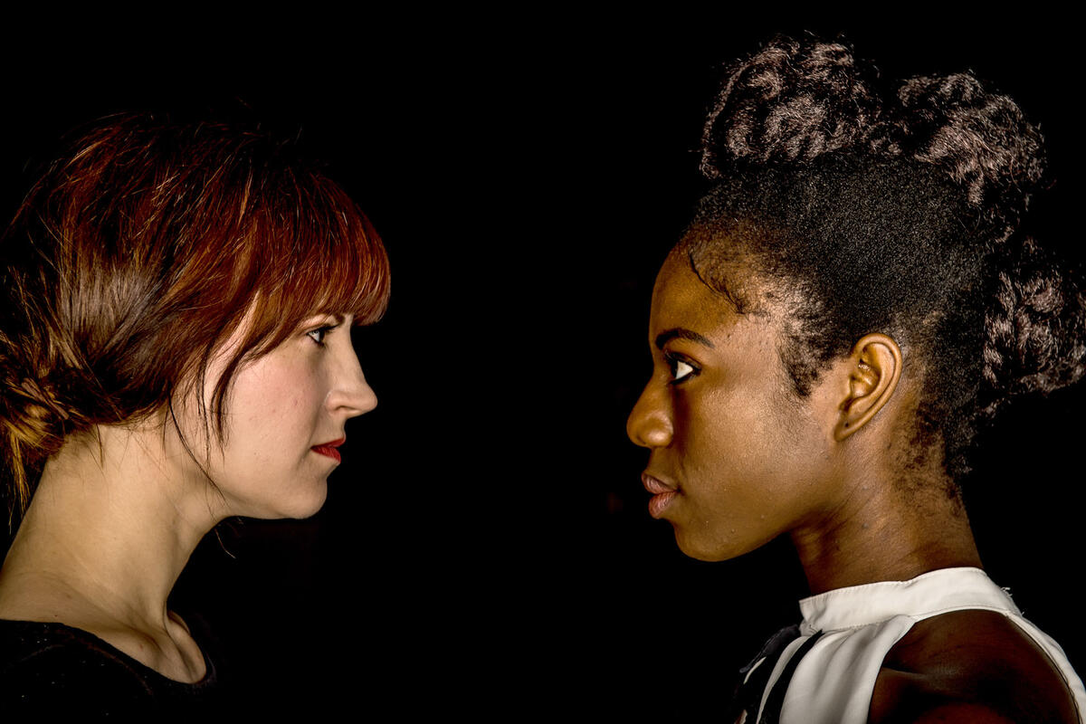 two actresses facing each other