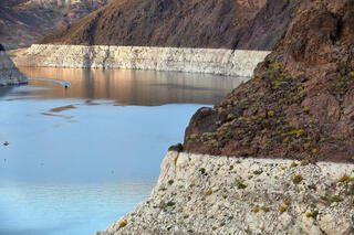&quot;bathtub ring&quot; around Lake Mead