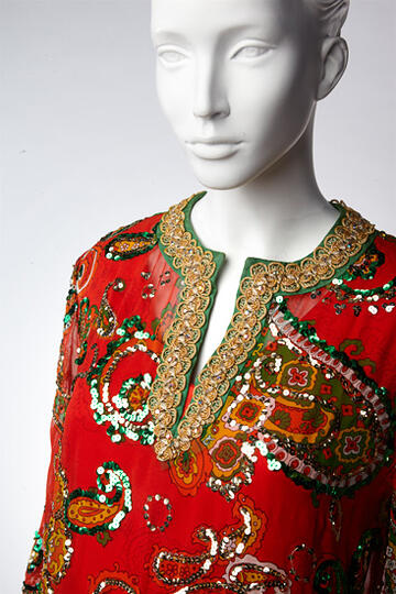 Close up view of a dashiki styled shirt worn by a mannequin.