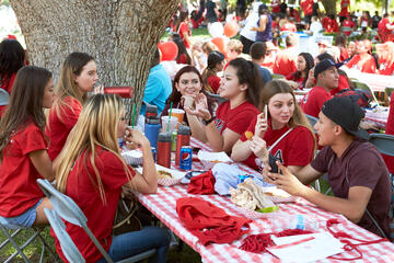 Food and conversation during the President's Barbecue, Aug. 21, 2015. (Aaron Mayes/UNLV Photo Services)