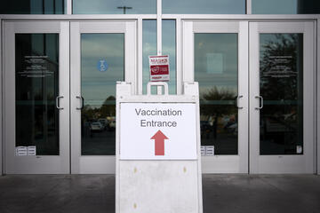A directional sign pointing to UNLV's vaccination site.