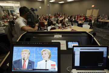 Honors College Presidential Debate watch event.&nbsp;(R. Marsh Starks/UNLV Photo Services)