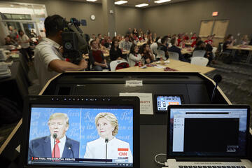 Honors College Presidential Debate watch event. (R. Marsh Starks/UNLV Photo Services)