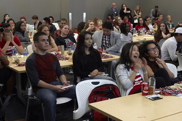 UNLV Honors College students react to remarks by the candidates during the final Presidential Debate of the 2016 election season. (R. Marsh Starks/UNLV Photo Services)