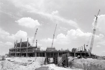 The Thomas & Mack Center construction, July 26, 1982. (UNLV Libraries Special Collections)