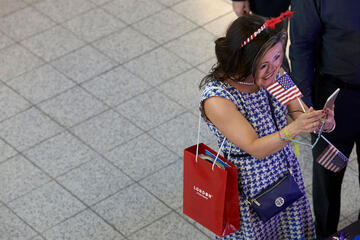 Hillary takes a selfie? (R. Marsh Starks/UNLV Photo Services)
