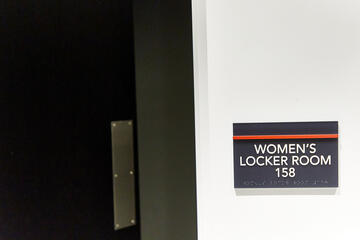 women's lockerroom sign