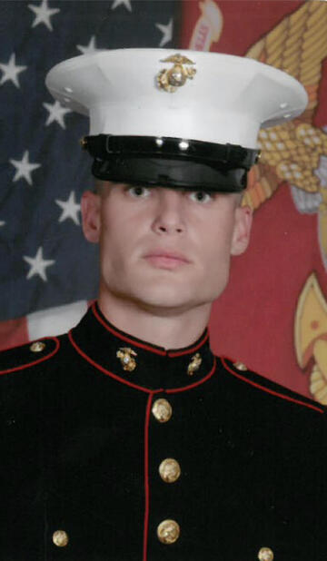 photo headshot of marine in uniform