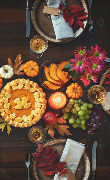 Thanksgiving dinner table