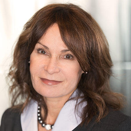 Headshot of Holly O'brien