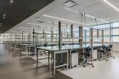 Wet lab in the Advanced Engineering Building