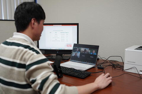 Xiaobo Liang having virtual meeting with students