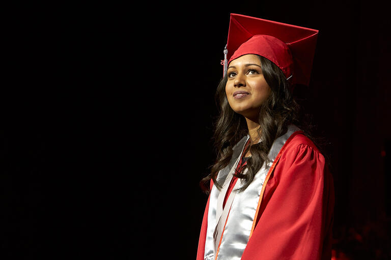 uic bookstore cap and gown