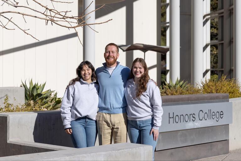 Conner McCubbin ’16, Founder of the Conner G. McCubbin Honors Student Council Leadership Scholarship, stands in front of the Honors College with the inaugural recipients.