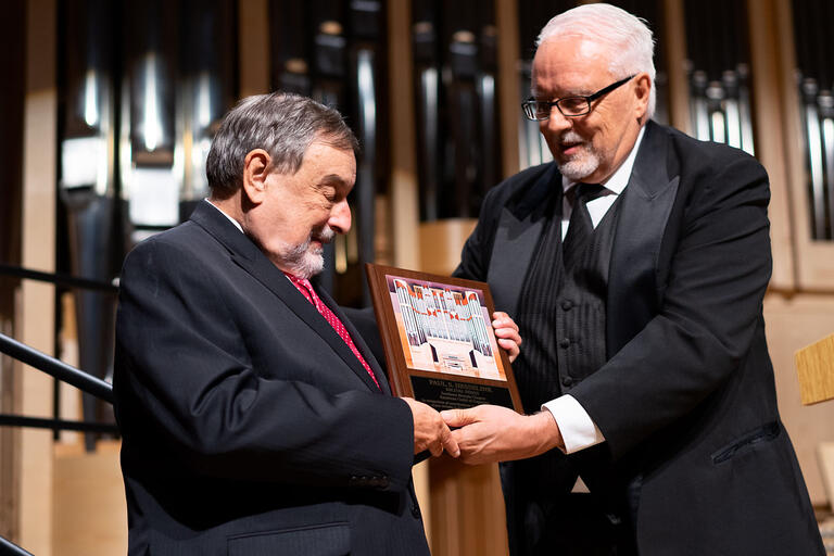Steve Wright presents Paul Hesselink with a plaque expressing the gratitude of the chapter for Paul’s dedication and service to the organ recital series. PHOTO CREDIT: Dorothy Riess