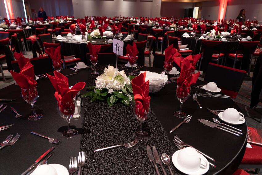 Decorated tables showing the seating for the the College of Fine Arts hall of fame dinner.