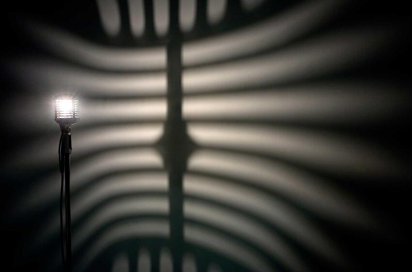Light reflection pattern on wall