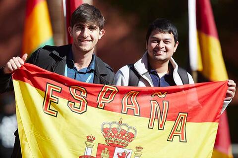 Students holding Espana banner