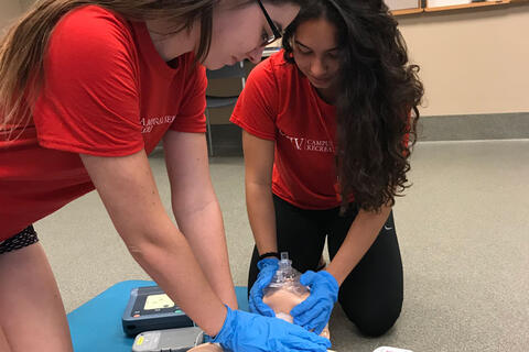CPR instruction with manikin